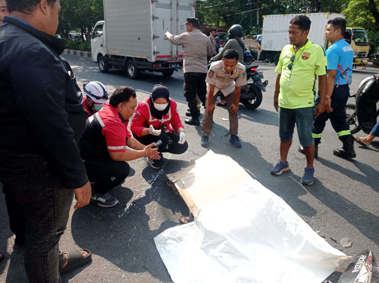 Kecelakaan Surabaya Tewaskan Penumpang Motor di Jalan Rangkah